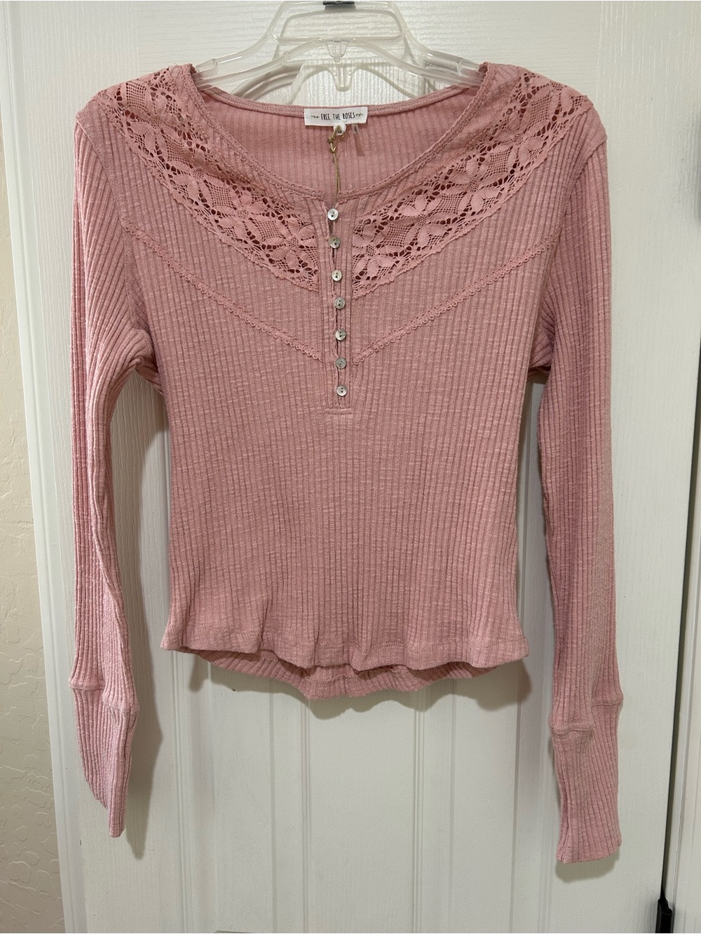NWT FREE THE ROSES Dusty Pink Lace-Trim Button-Front Detail Ribbed Henley Top
